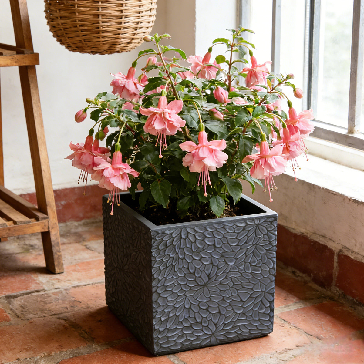 Set of 4 Square Magnesium Oxide Planters – Gray